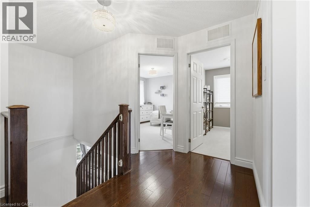 910 VICKERMAN WAY Image 24