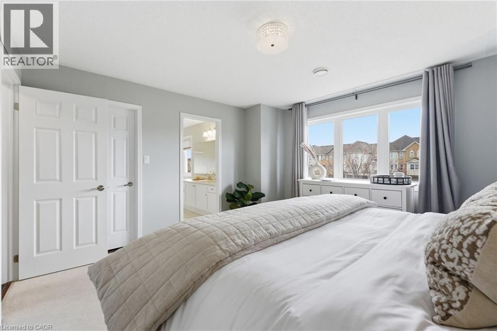 910 VICKERMAN WAY Image 27