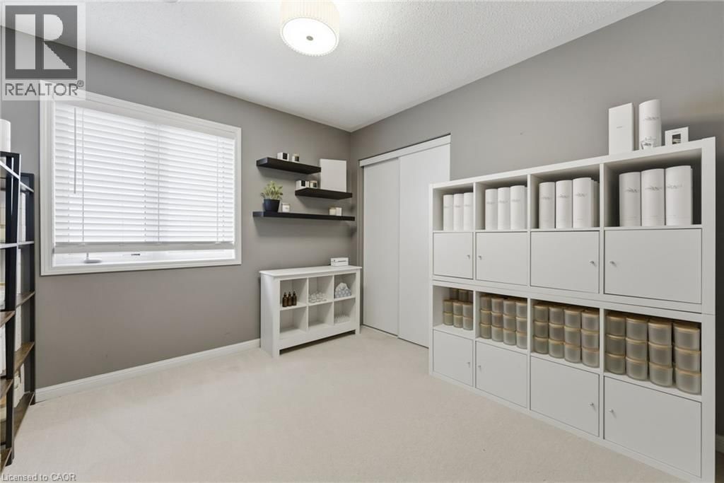 910 VICKERMAN WAY Image 32