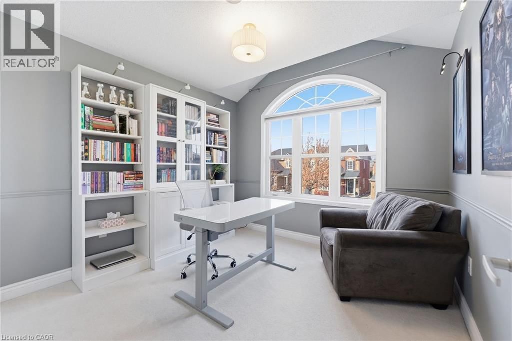 910 VICKERMAN WAY Image 36