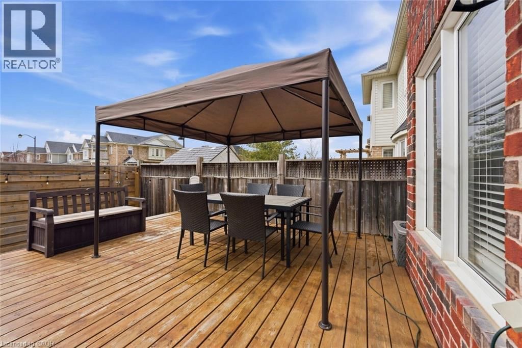 910 VICKERMAN WAY Image 39