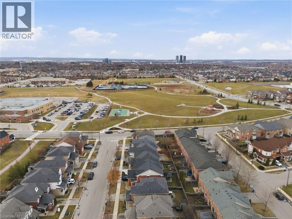 910 VICKERMAN WAY Image 44