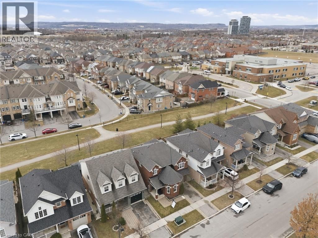 910 VICKERMAN WAY Image 45