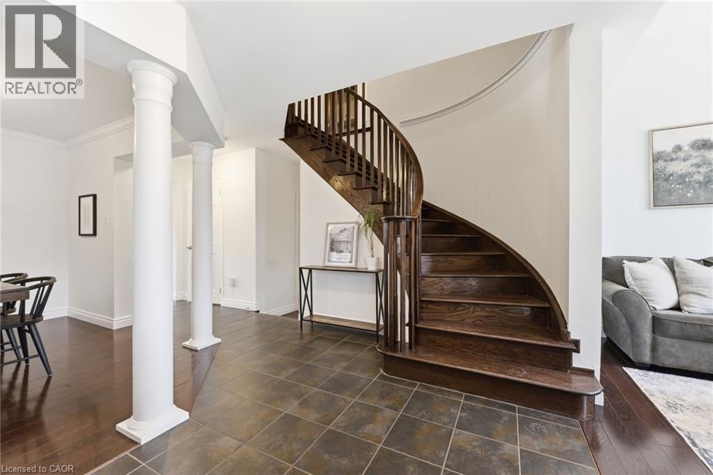 910 VICKERMAN WAY Image 5