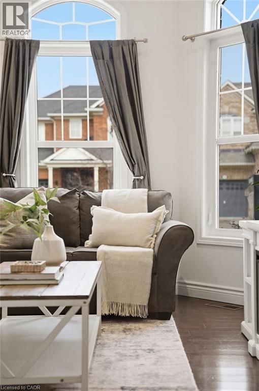 910 VICKERMAN WAY Image 7