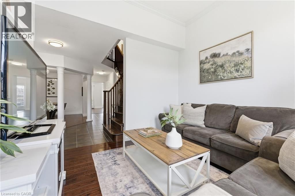 910 VICKERMAN WAY Image 8