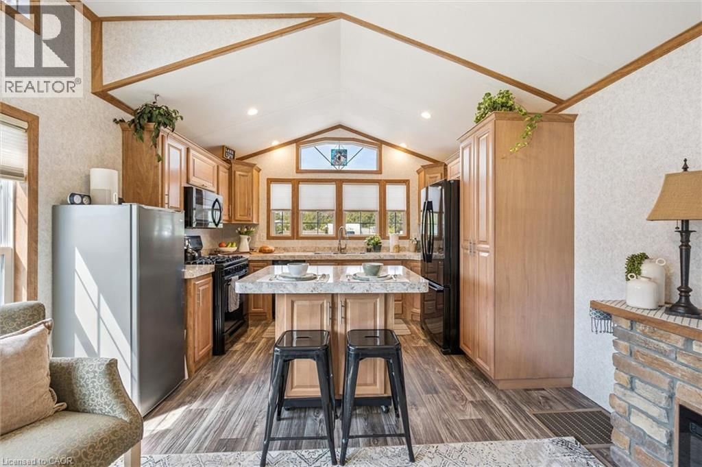 83 - 930 LAKESHORE ROAD Image 23