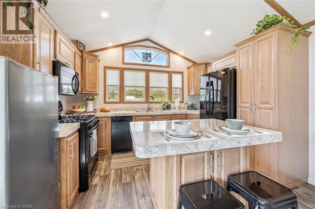 83 - 930 LAKESHORE ROAD Image 25