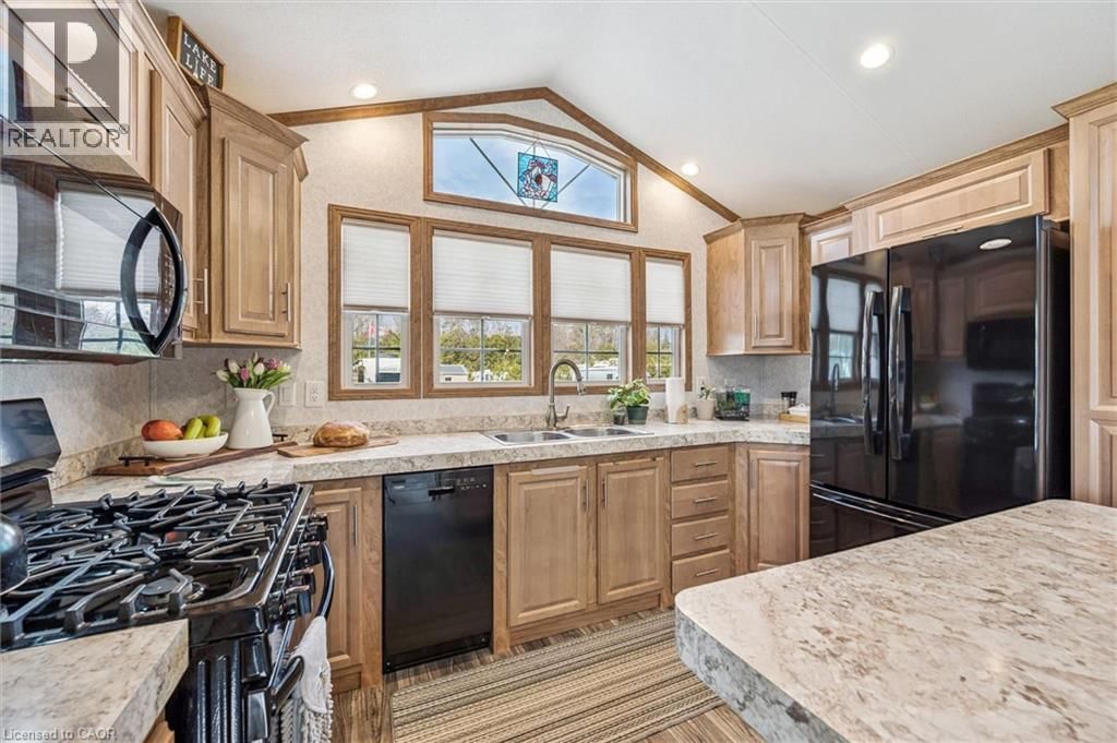 83 - 930 LAKESHORE ROAD Image 26