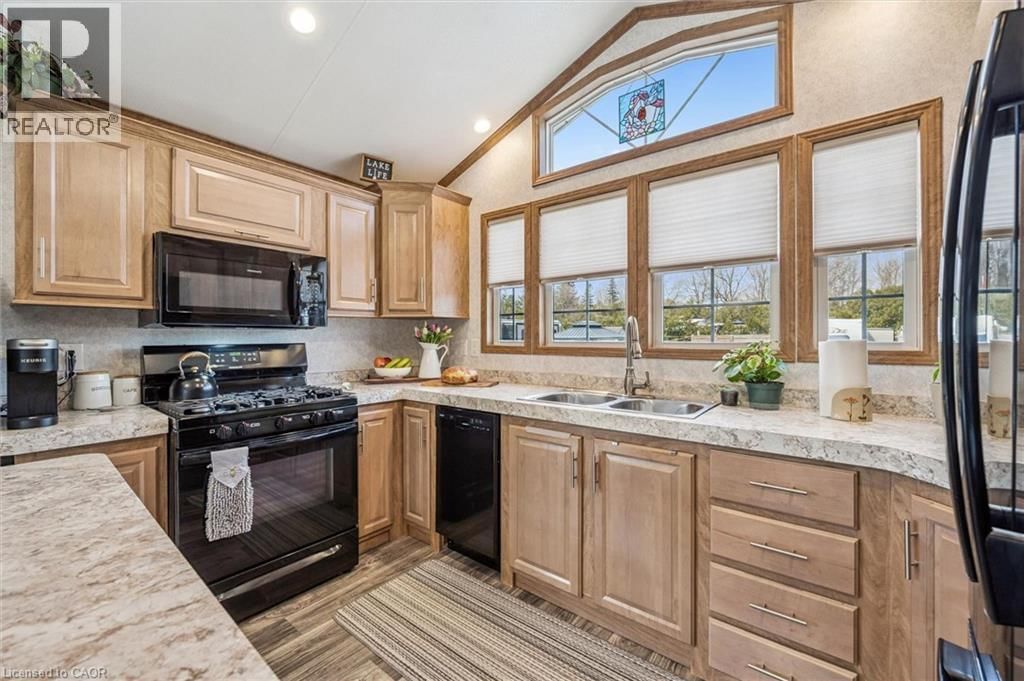 83 - 930 LAKESHORE ROAD Image 27