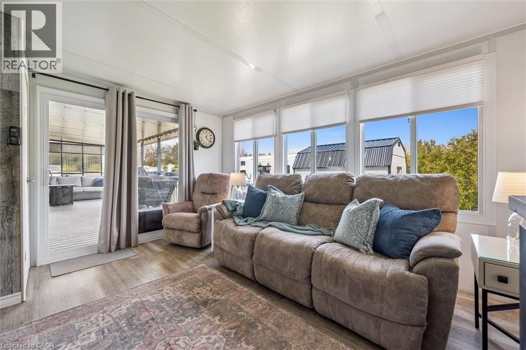 83 - 930 LAKESHORE ROAD Image 32