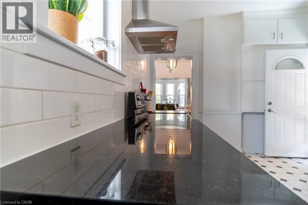 12 PEARL STREET Image 12