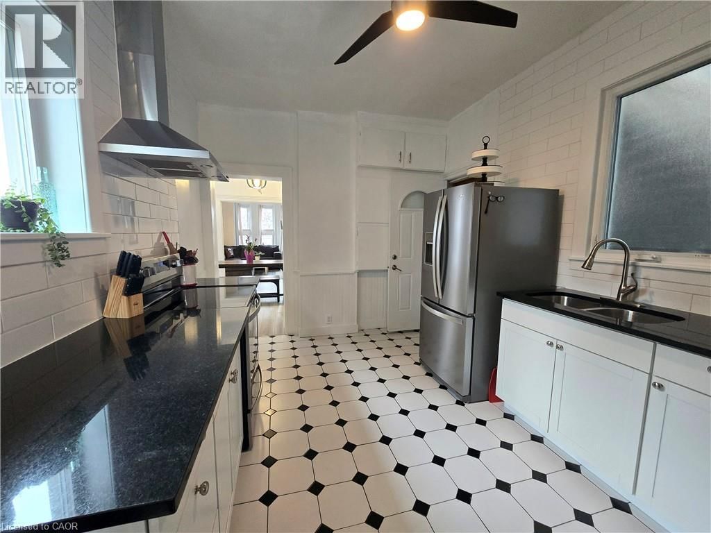 12 PEARL STREET Image 13