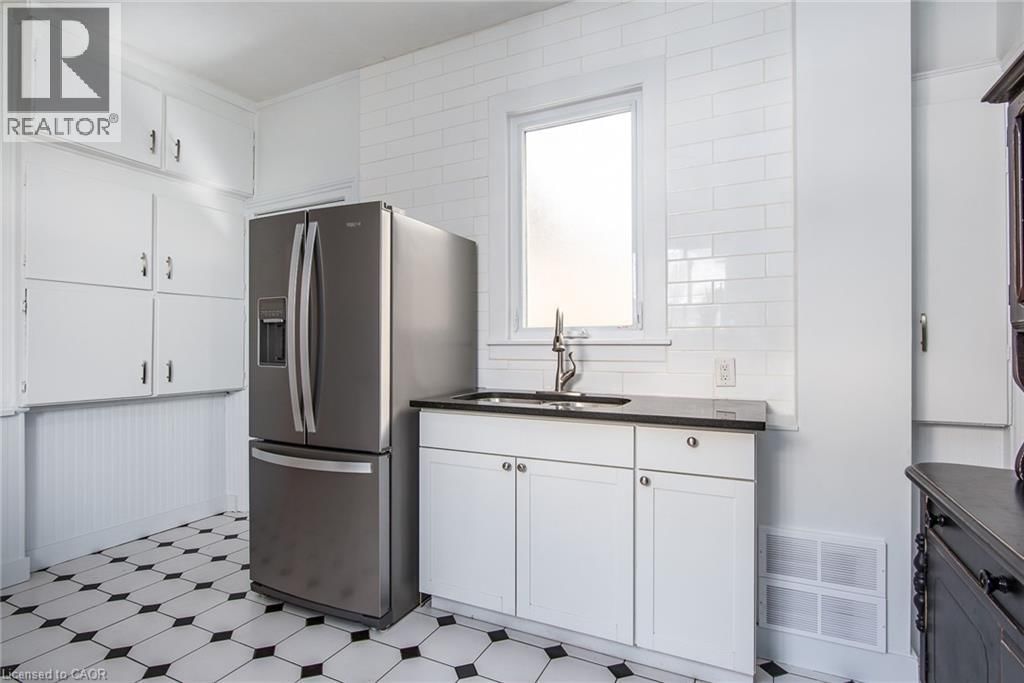 12 PEARL STREET Image 14