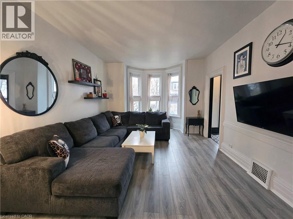 12 PEARL STREET Image 19