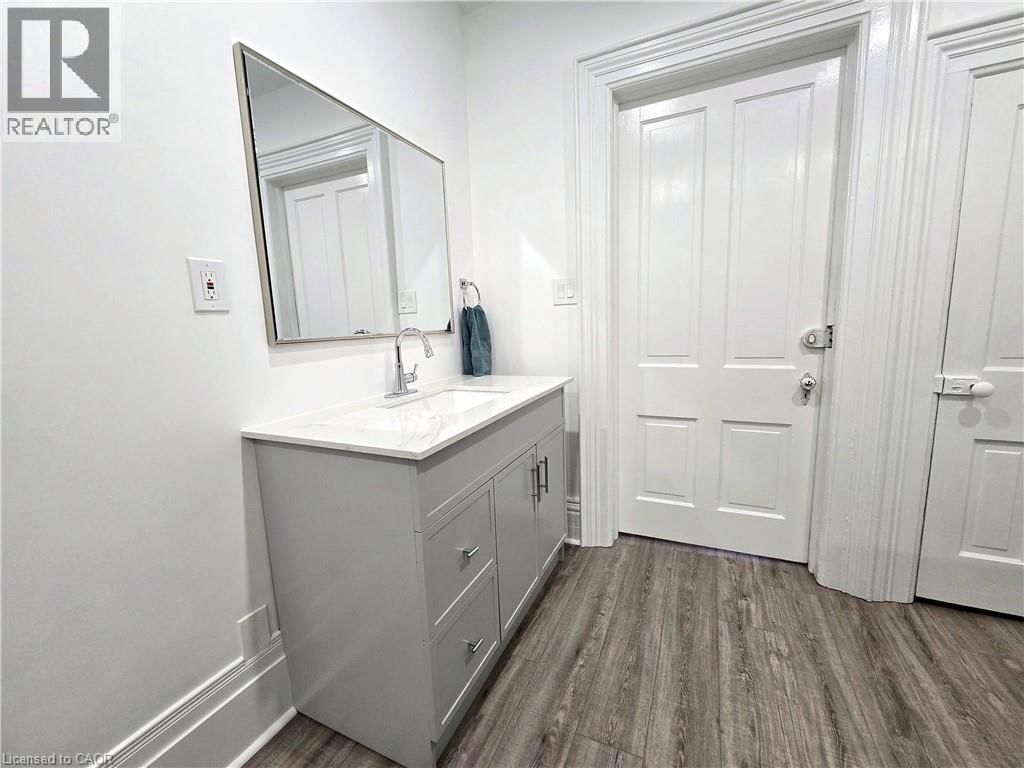 12 PEARL STREET Image 24