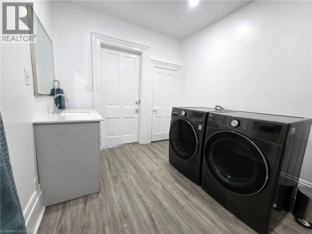 12 PEARL STREET Image 25