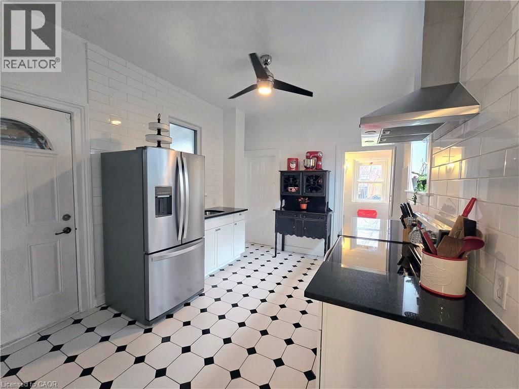 12 PEARL STREET Image 8