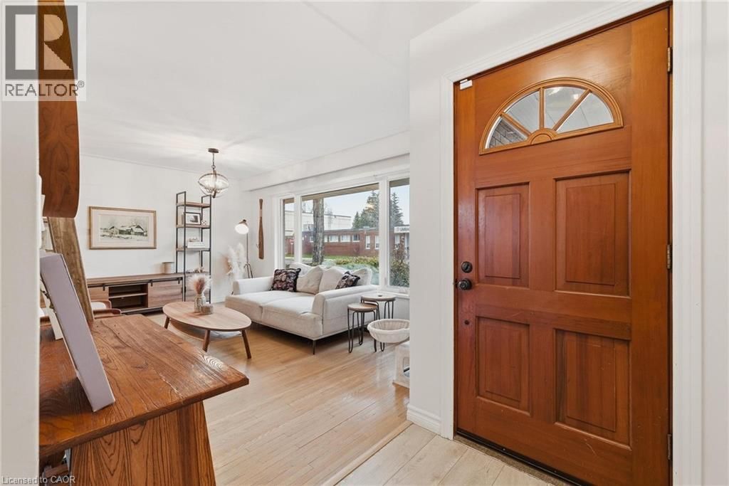 260 BINNING STREET WEST Image 7