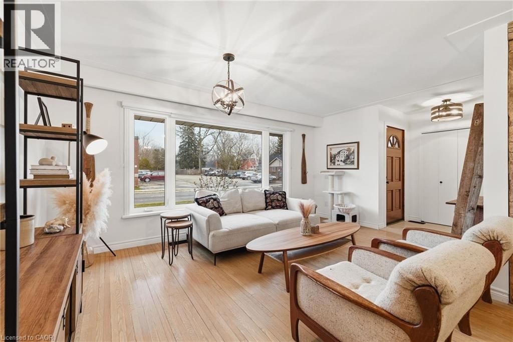 260 BINNING STREET WEST Image 8