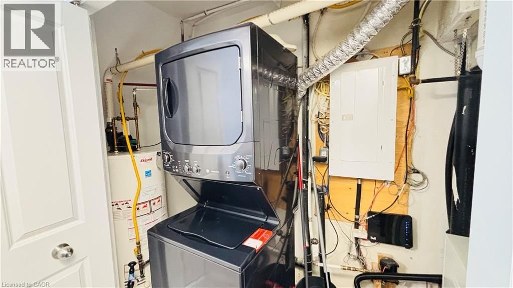 6 - 122 COURTLAND AVENUE EAST Image 16