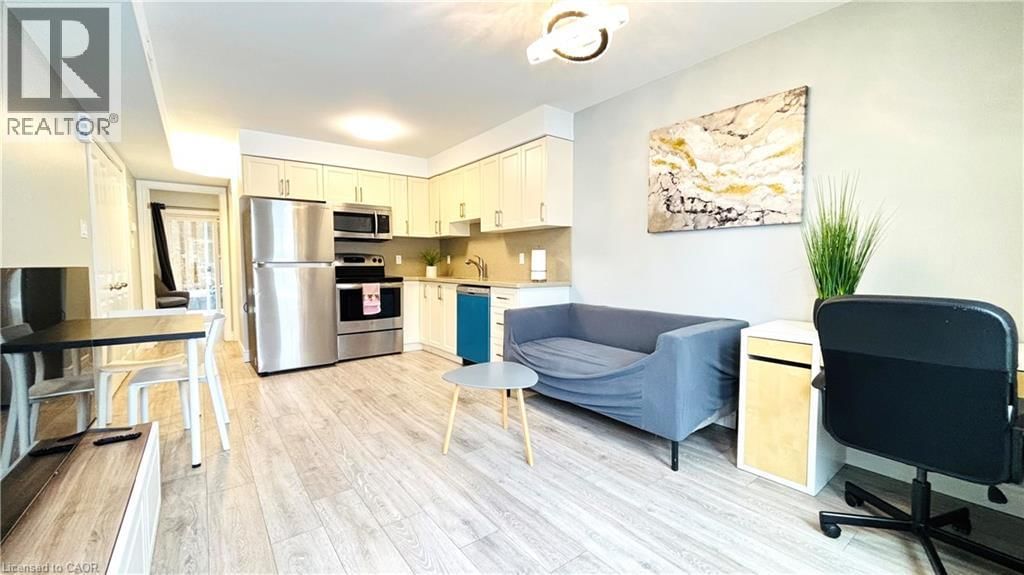 6 - 122 COURTLAND AVENUE EAST Image 6