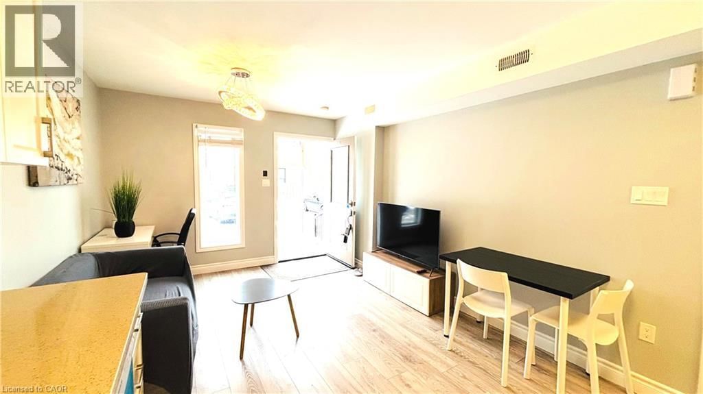 6 - 122 COURTLAND AVENUE EAST Image 7