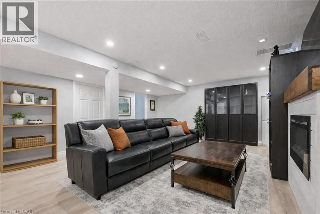 3 - 106 WOODLAWN ROAD EAST Image 16