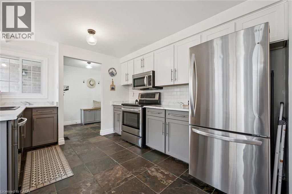 3 - 106 WOODLAWN ROAD EAST Image 3