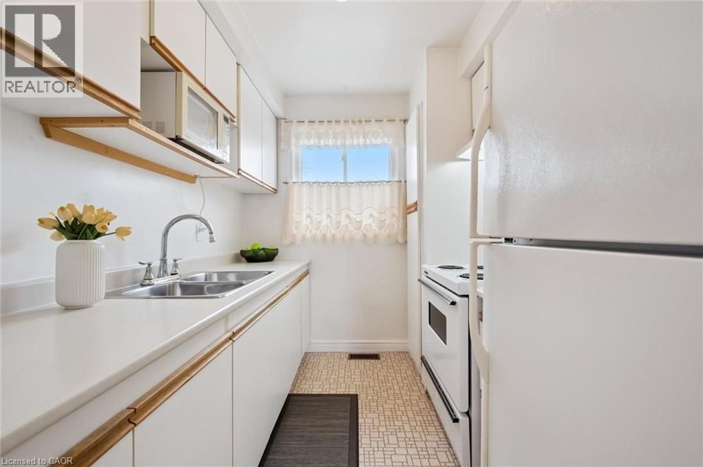 205 - 31 GREENGATE ROAD Image 6