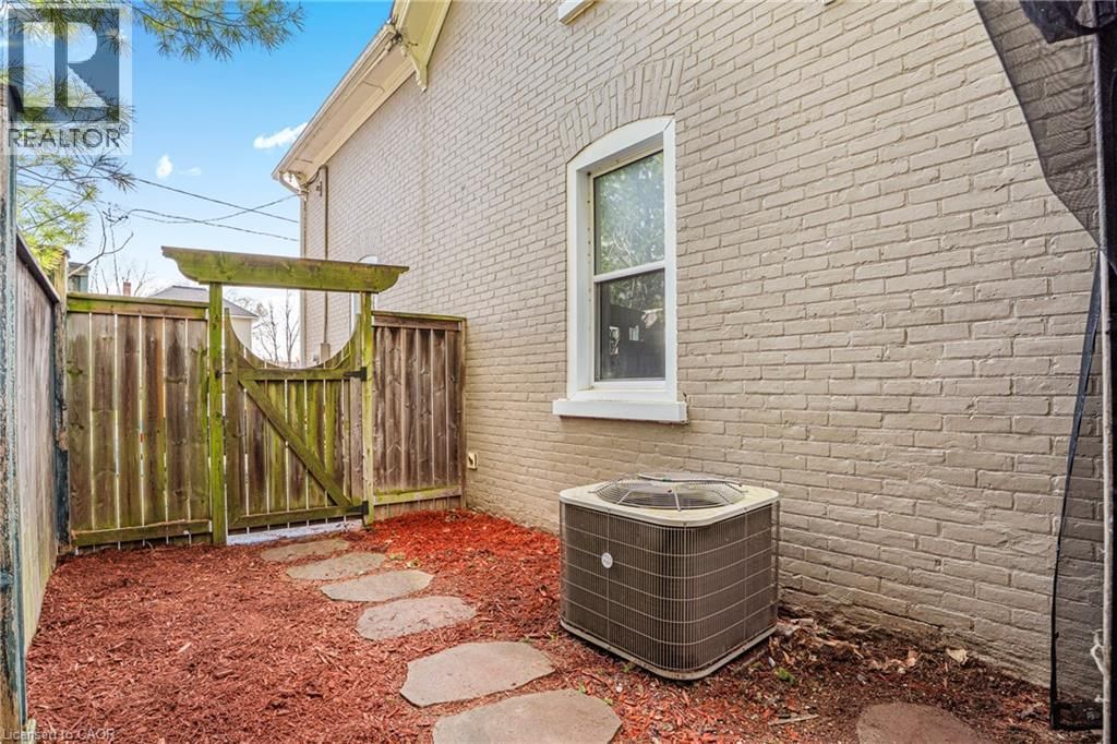 82 BOND STREET Image 11