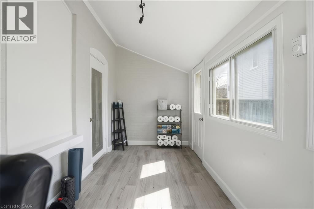 82 BOND STREET Image 20