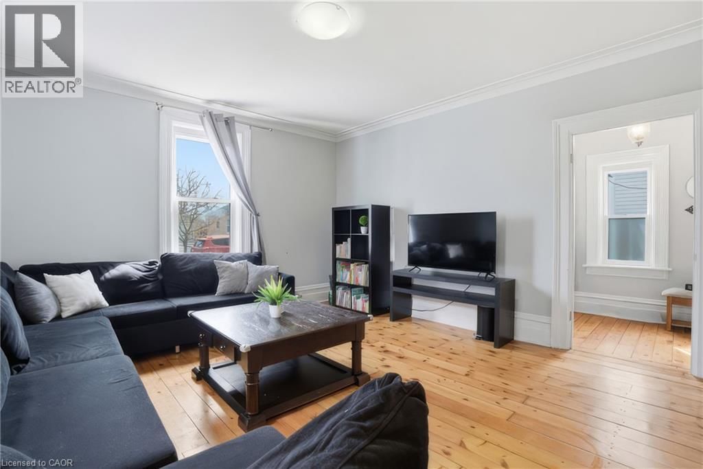 82 BOND STREET Image 21