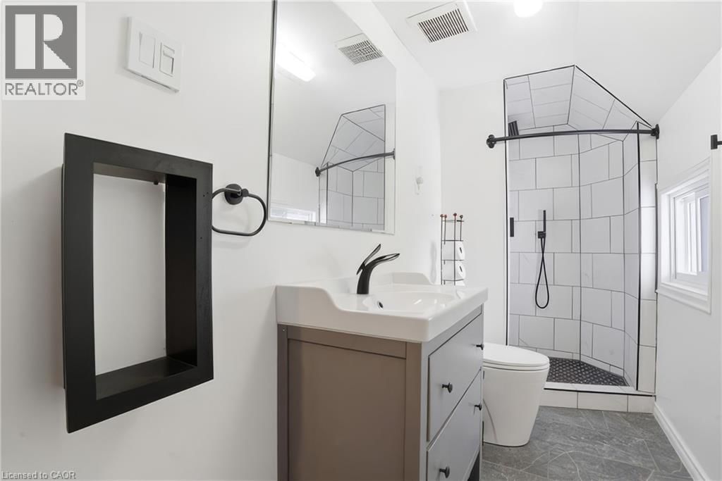 82 BOND STREET Image 22