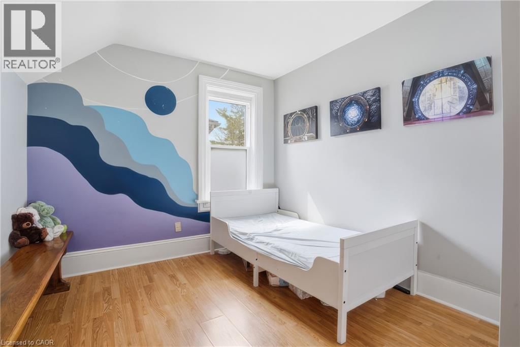 82 BOND STREET Image 23