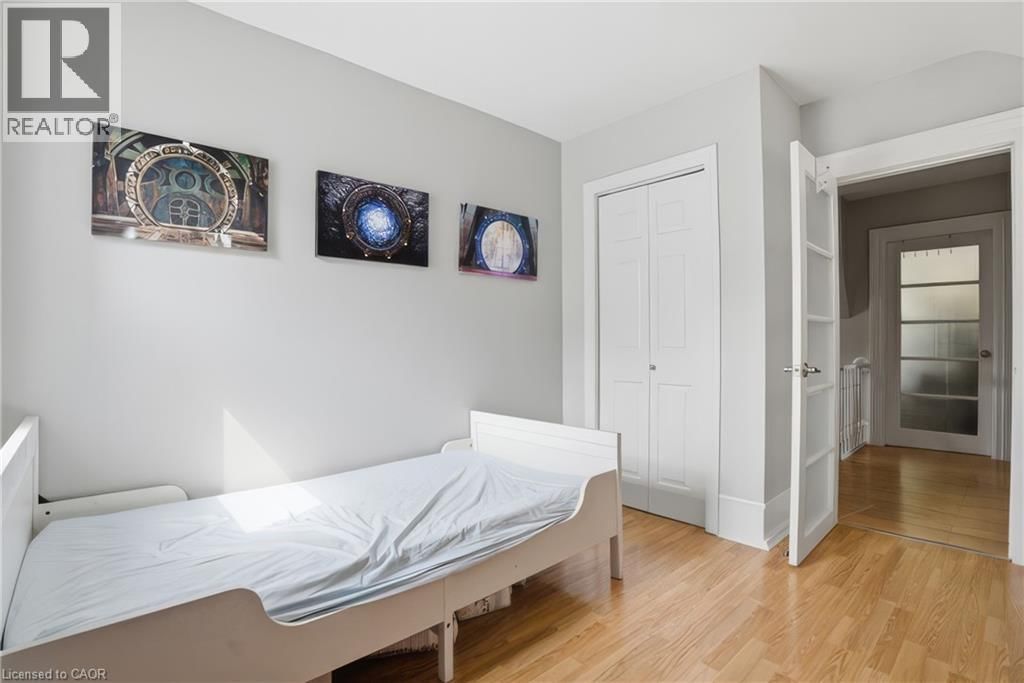 82 BOND STREET Image 24