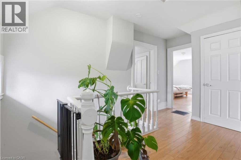 82 BOND STREET Image 26