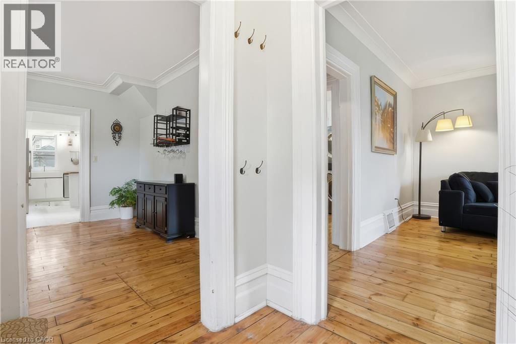 82 BOND STREET Image 34