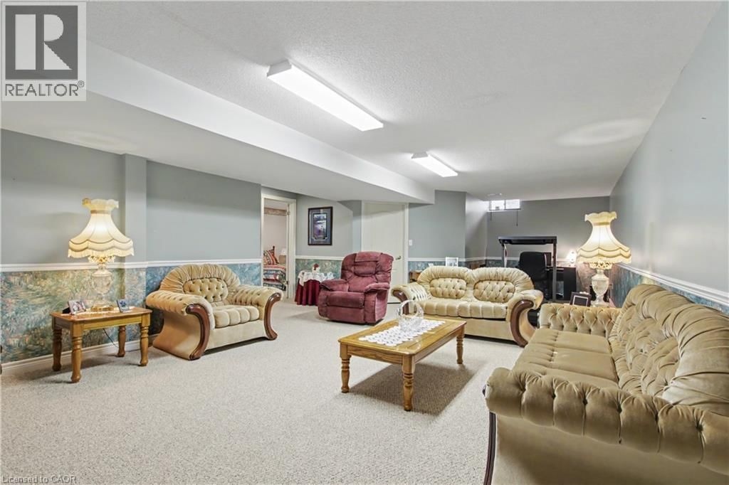 98 BEASLEY CRESCENT Image 25