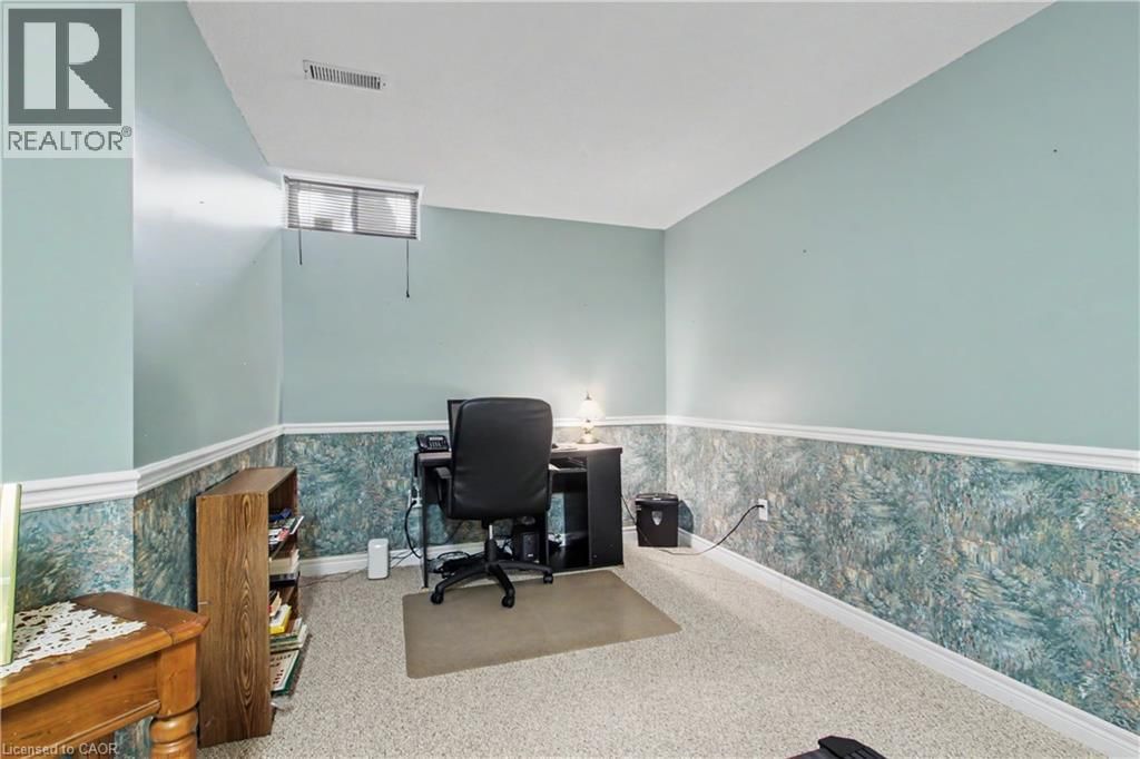 98 BEASLEY CRESCENT Image 26