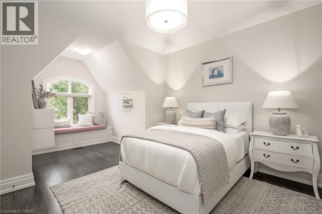 594 MAPLEHURST AVENUE Image 35