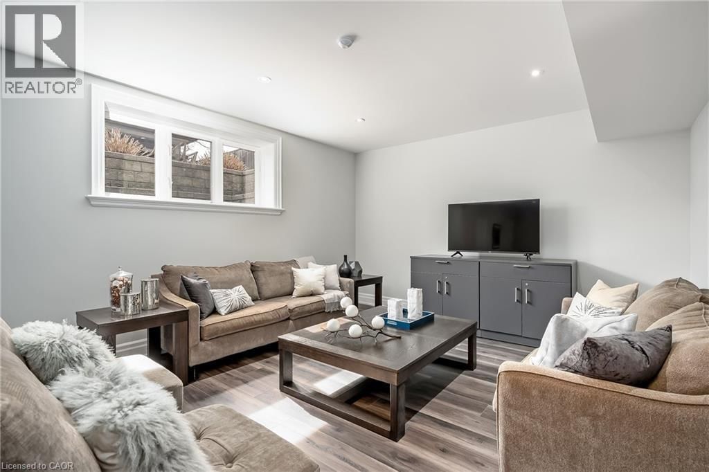 594 MAPLEHURST AVENUE Image 38