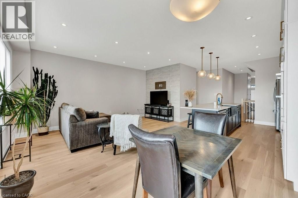 124 FORESTWALK STREET Image 12