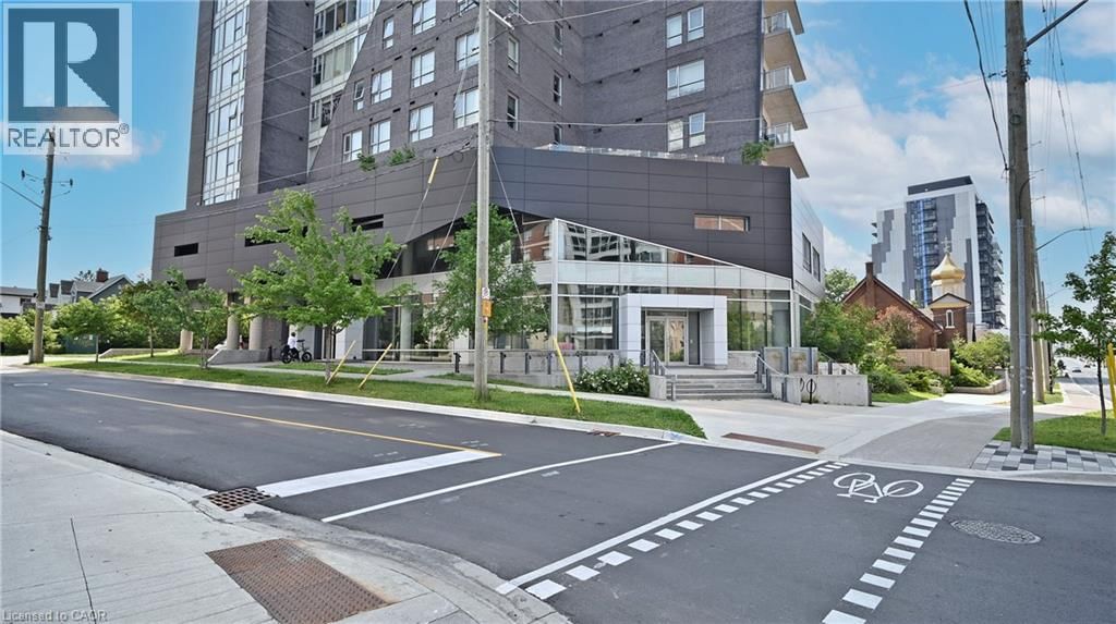 8802 - 158 KING STREET NORTH Image 2