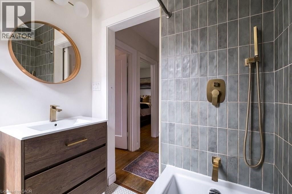 48 LONGWOOD ROAD SOUTH Image 24