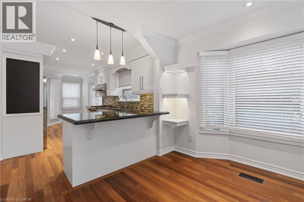 11 - 2065 SIXTH LINE Image 12