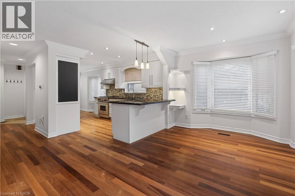 11 - 2065 SIXTH LINE Image 13