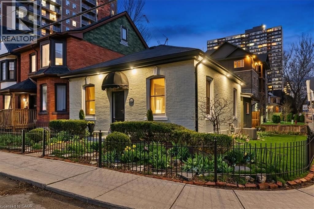 139 QUEEN STREET SOUTH Image 1