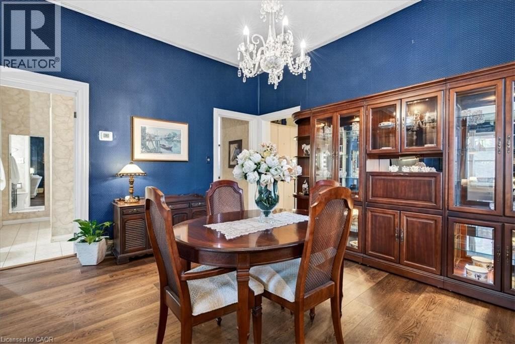 139 QUEEN STREET SOUTH Image 10