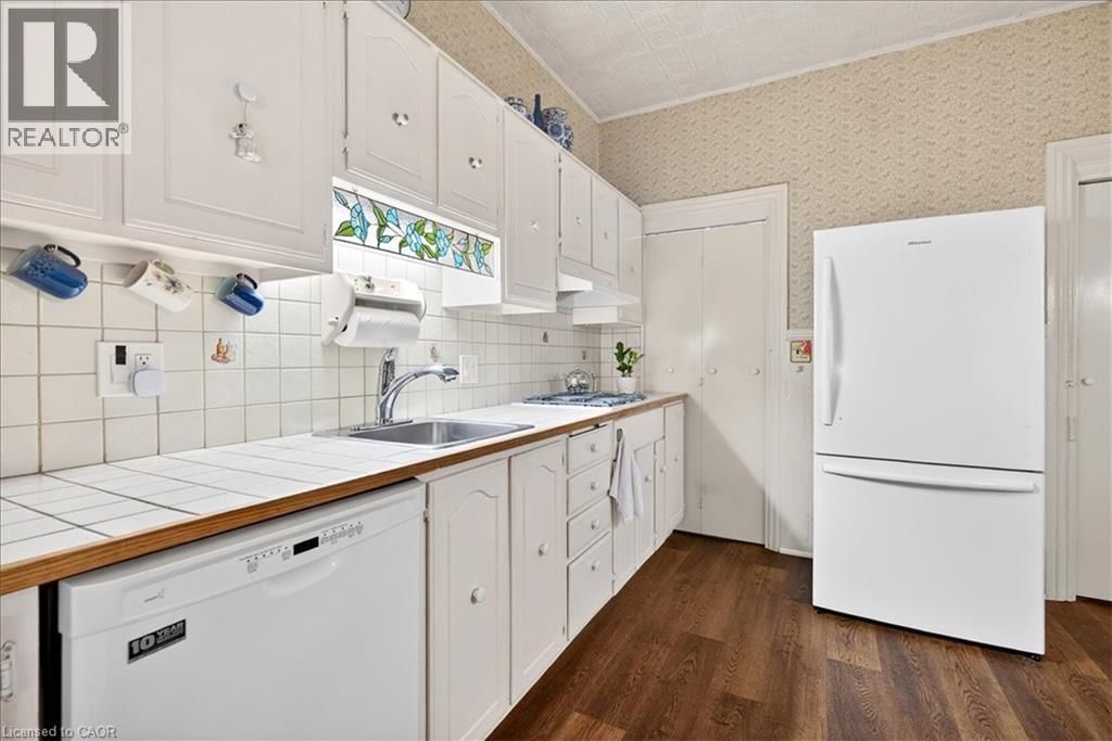 139 QUEEN STREET SOUTH Image 12